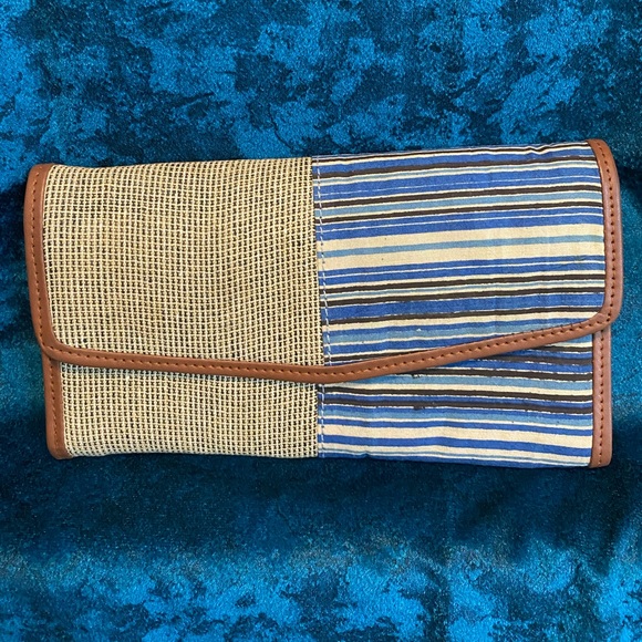 🎁Brand new Clutch/wallet - Picture 2 of 9